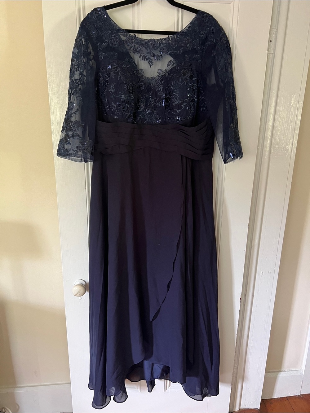 Navy Lace Bodice Chiffon Evening Dress - Elegant Women's Formal Dress